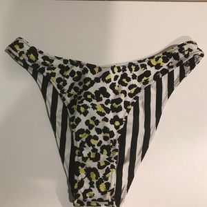 High Leg bikini bottom. Reversible